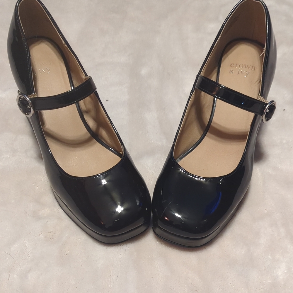 Crown & Ivy Women's Glossy Black Heels